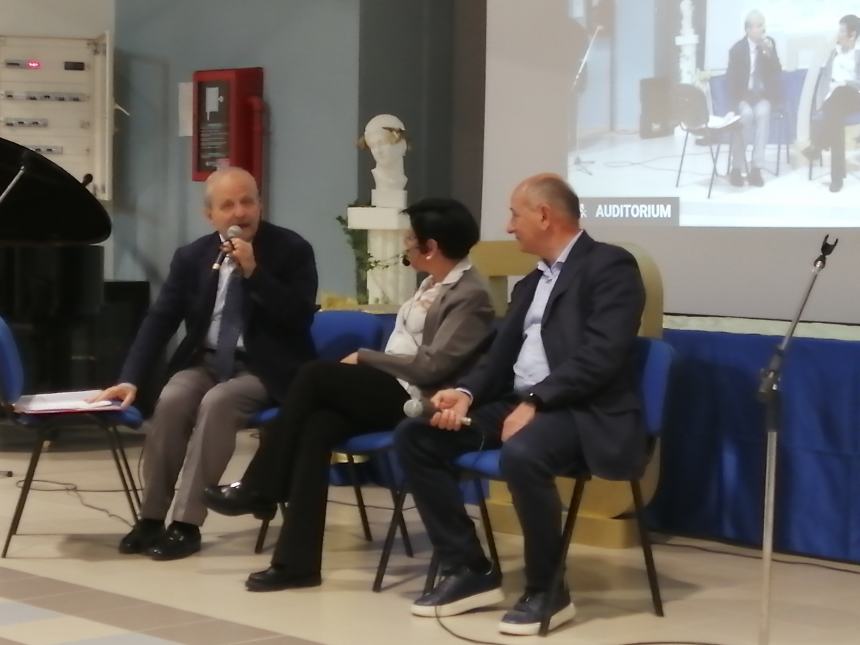 Celebrati i 70 anni del Liceo classico con ex dirigenti e alunni: "Ponte tra passato e futuro"