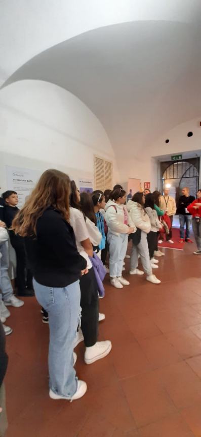Ragazzi del catechismo di Gissi in visita alla mostra del teatro Fenaroli