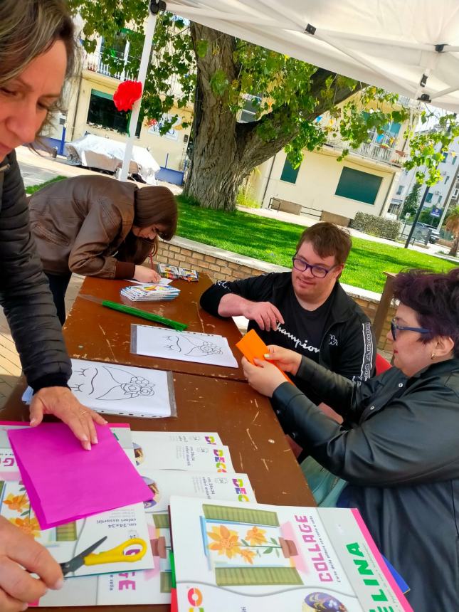 Vasto Marina "presa d'assalto" da cittadini e turisti nel lungo weekend di primavera 