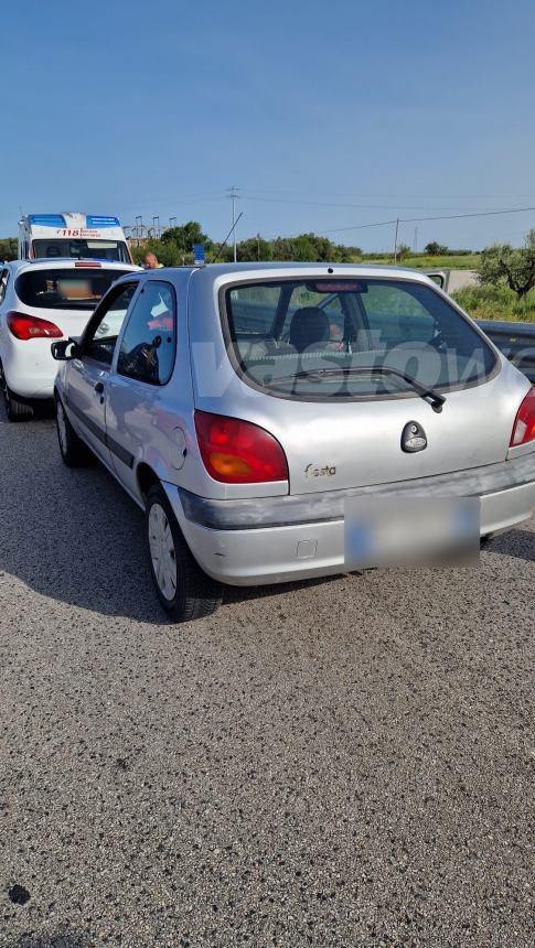 Scontro tra 2 auto nei pressi della rotatoria di Pagliarelli: 2 i feriti