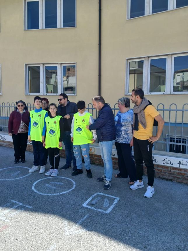 A Gissi 30 casacche sportive donate all'Istituto "Giuseppe Spataro"