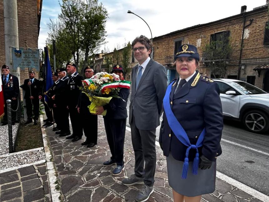 Vasto con una corona d’alloro celebra  il 172esimo anniversario della Polizia di Stato 