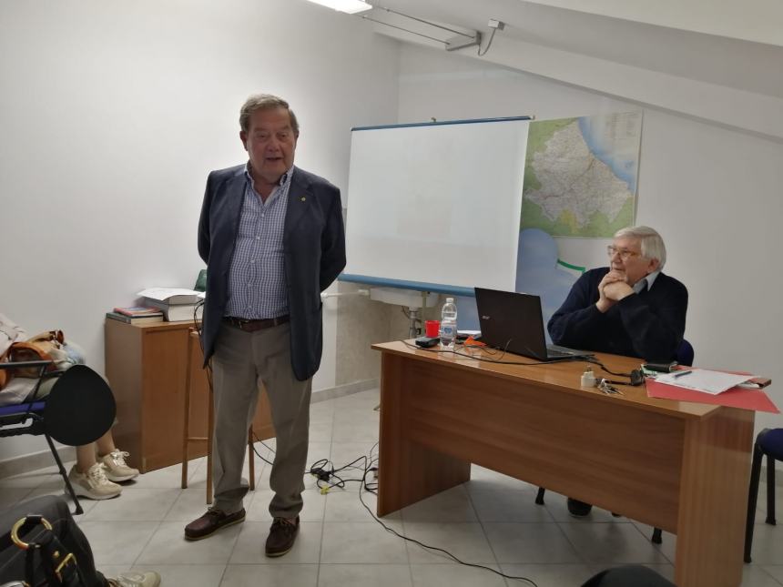 In tanti all'incontro con Antonio Selleri "alla scoperta dei segreti delle tarante" " 