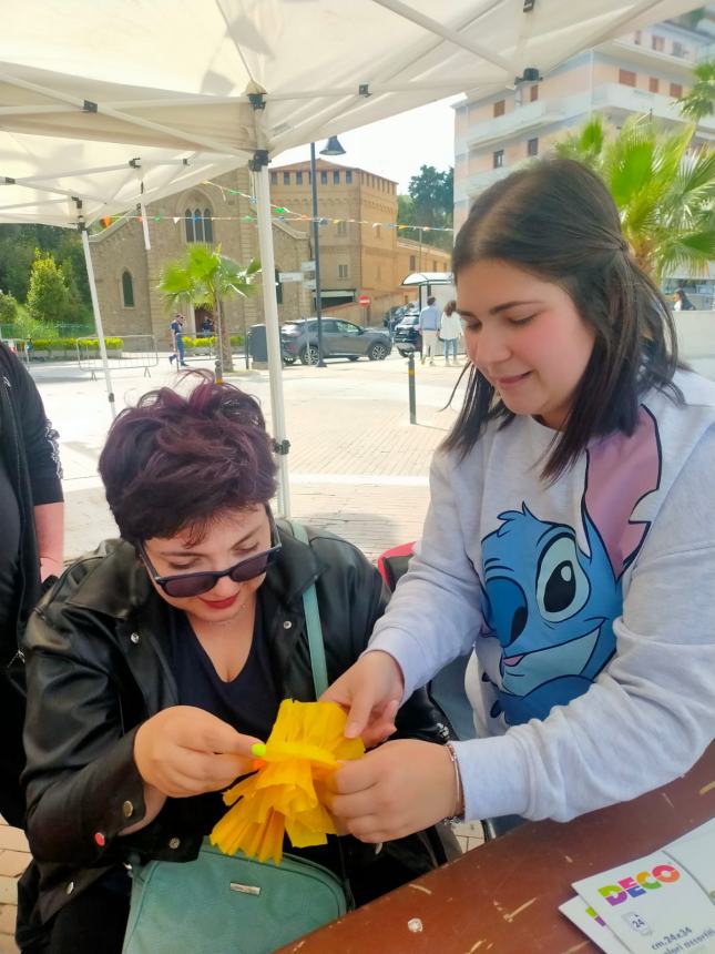 Vasto Marina "presa d'assalto" da cittadini e turisti nel lungo weekend di primavera 