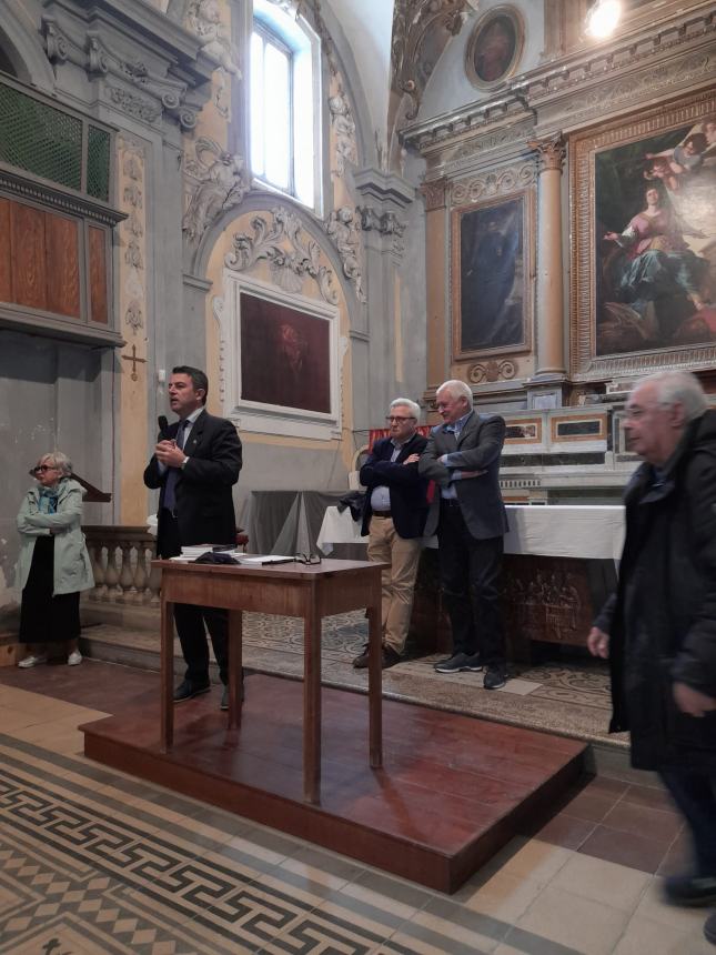 In tanti  alla presentazione del libro di Marco Patricelli "Tagliare la corda"