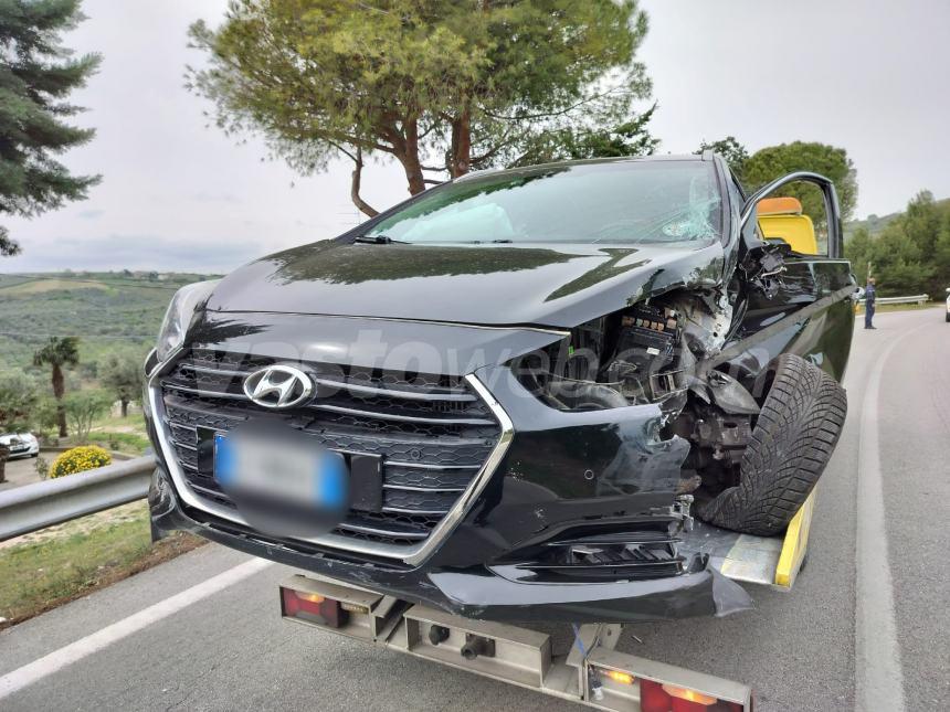 Scontro tra un furgone e un’auto al Villaggio Siv, 50enne al San Pio