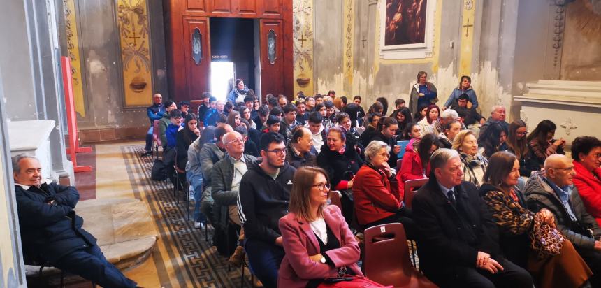 In tanti  alla presentazione del libro di Marco Patricelli "Tagliare la corda"