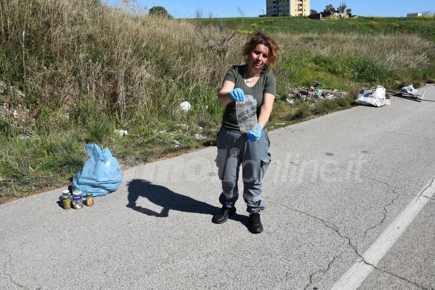 Giornata ecologica alla "Bufalara", si trova di tutto nei rifiuti abbandonati sul territorio