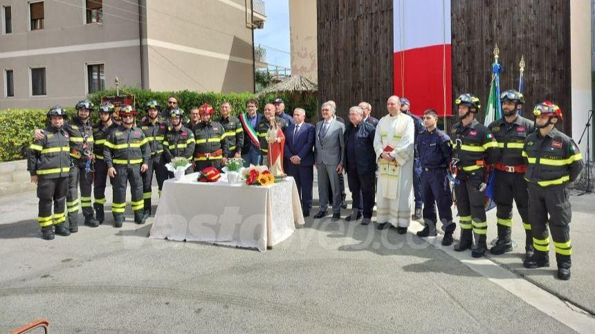 La statua di Santa Barbara ai vigili del fuoco di Vasto: “Pilastri anche nel settore marittimo”