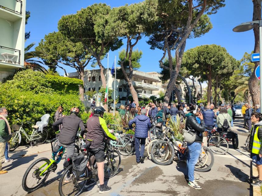 "La libertà che venne dal mare", in tanti alla manifestazione in bicicletta