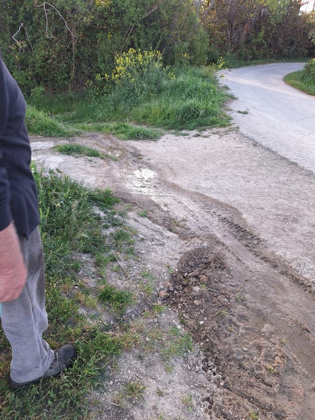"Da 5 mesi perdita d'acqua in campagna cupellese, cittadini abbandonati"