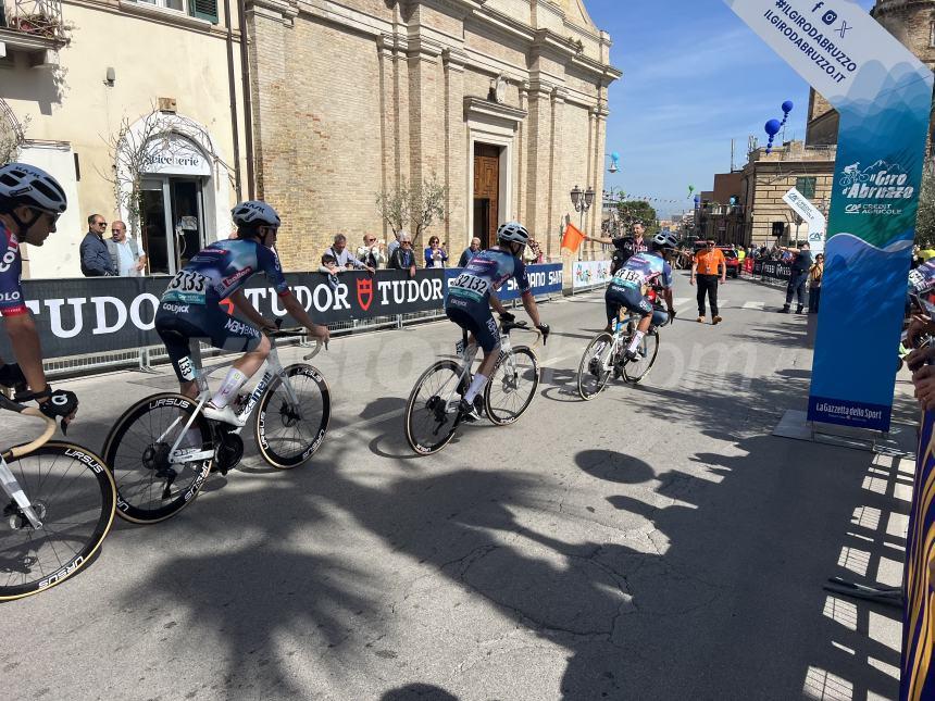 Piazza Rossetti in festa: da Vasto parte il Giro d’Abruzzo