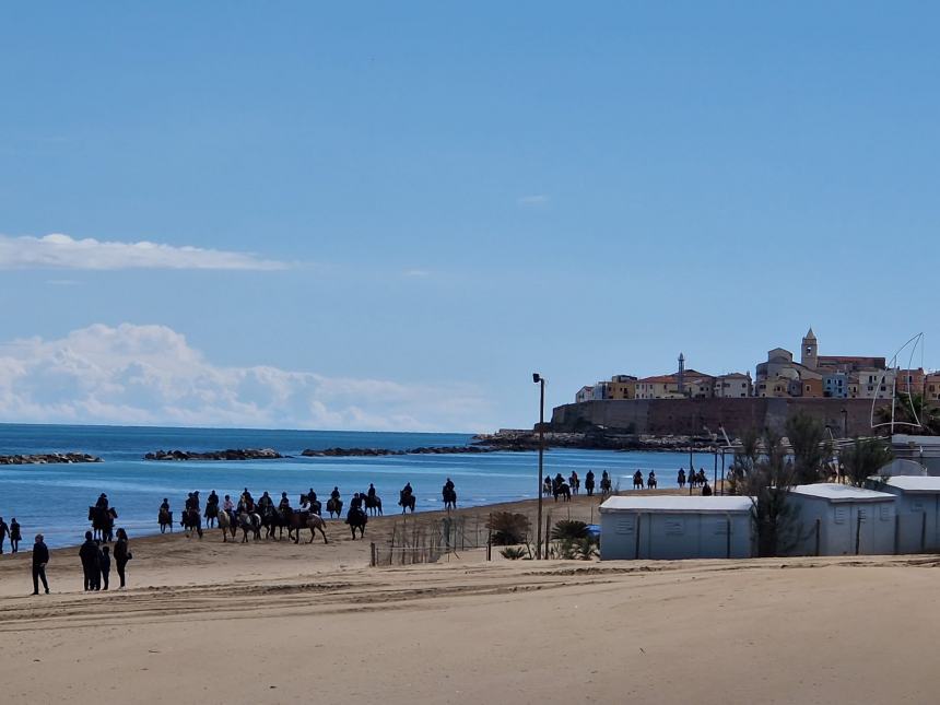 Cavalieri Angioini di Colletorto sulla spiaggia di Termoli