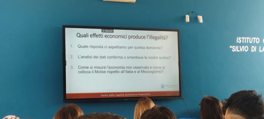 Lezione di legalità agli studenti in materia di economia e finanza