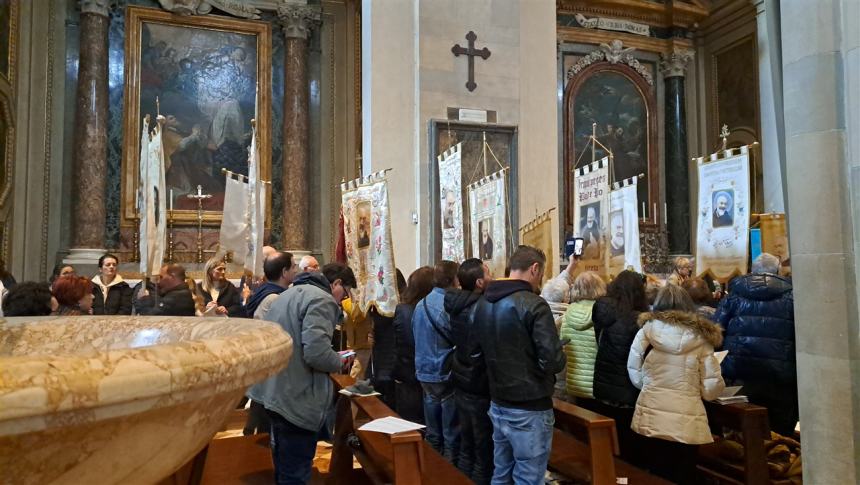 Il gruppo di preghiera della parrocchia San Francesco al Santuario di Loreto