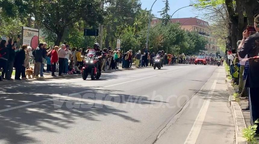 Piazza Rossetti in festa: da Vasto parte il Giro d’Abruzzo