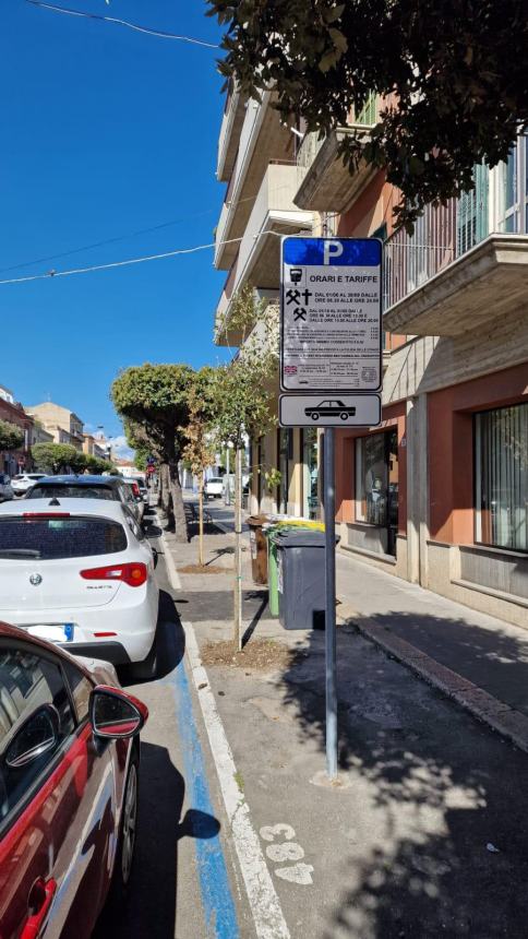 Cartellonistica installata su Corso Umberto: da ora parcheggi riservati solo alle auto