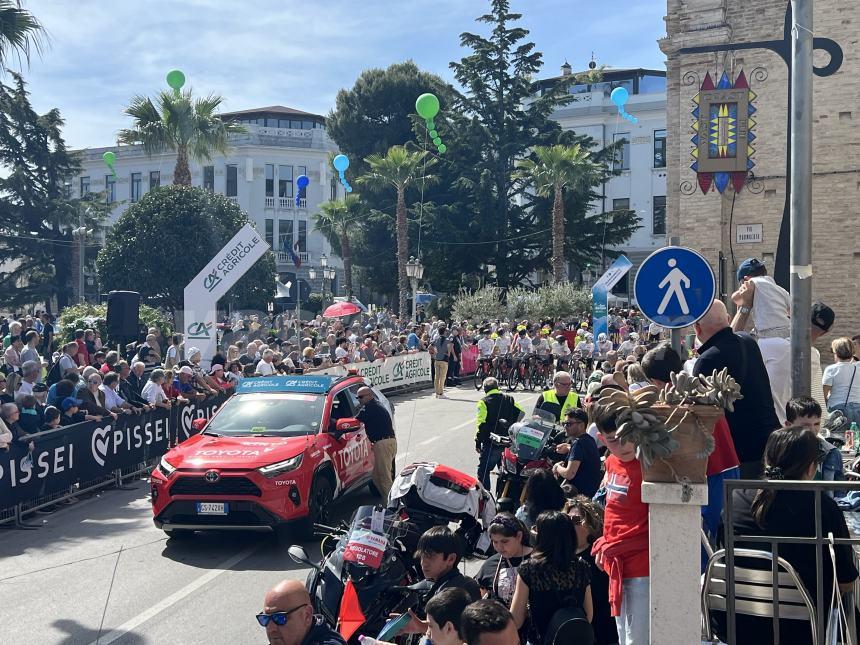 Piazza Rossetti in festa: da Vasto parte il Giro d’Abruzzo