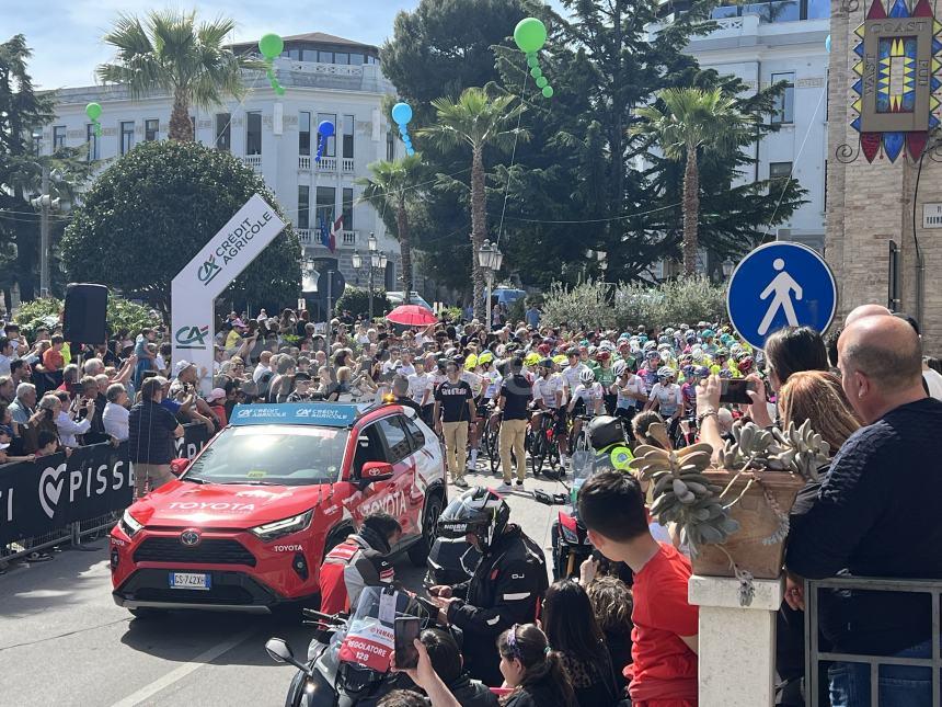 Piazza Rossetti in festa: da Vasto parte il Giro d’Abruzzo