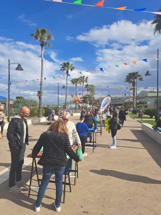 Vasto Marina "presa d'assalto" da cittadini e turisti nel lungo weekend di primavera 