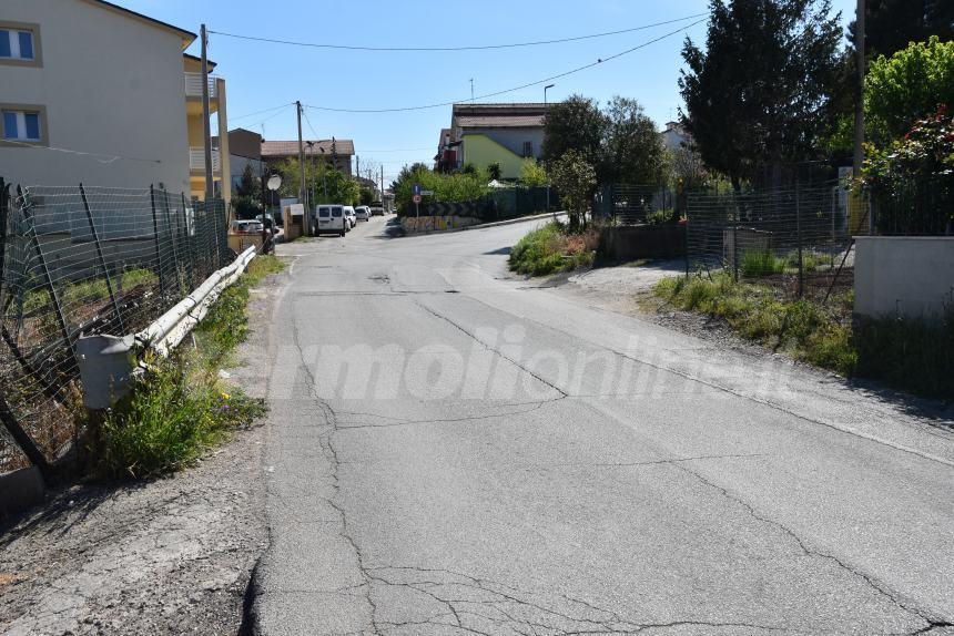 Marciapiedi e messa in sicurezza di via degli Abeti, firmato il contratto di appalto