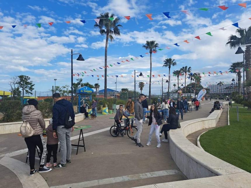 Vasto Marina "presa d'assalto" da cittadini e turisti nel lungo weekend di primavera 