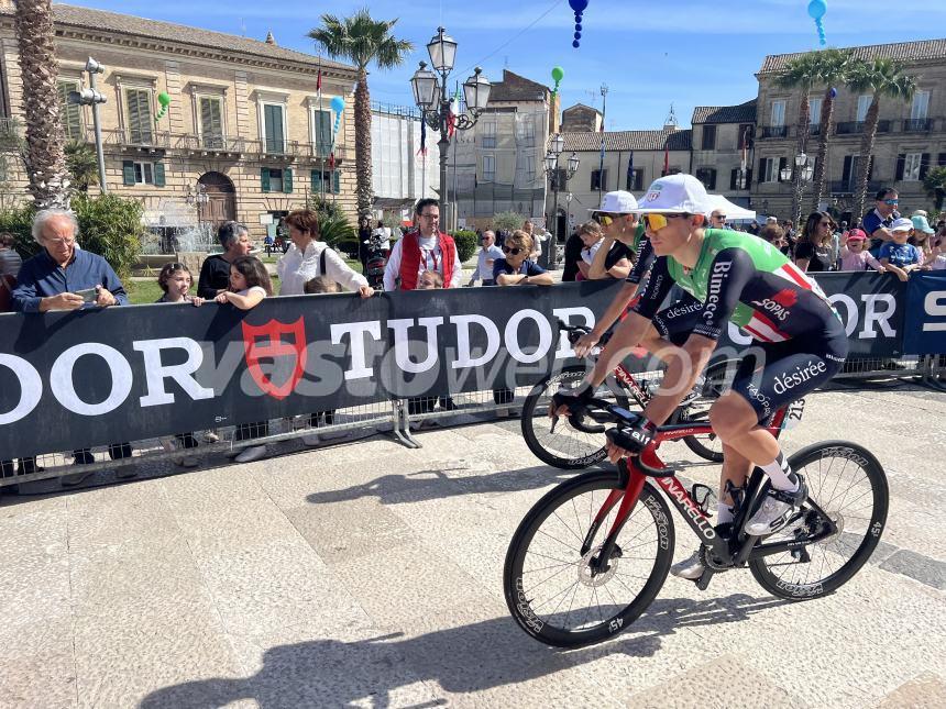 Piazza Rossetti in festa: da Vasto parte il Giro d’Abruzzo