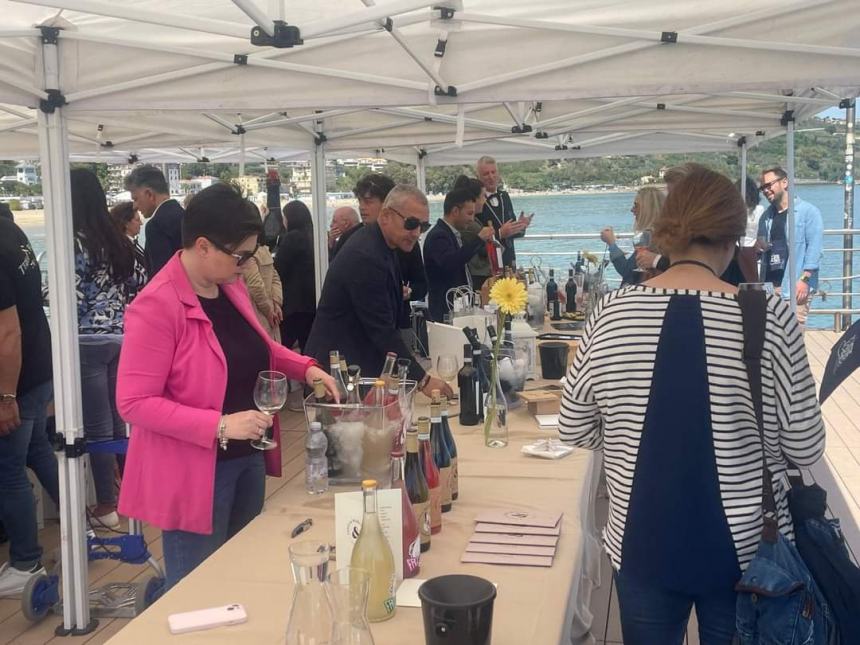 Vasto Marina "presa d'assalto" da cittadini e turisti nel lungo weekend di primavera 