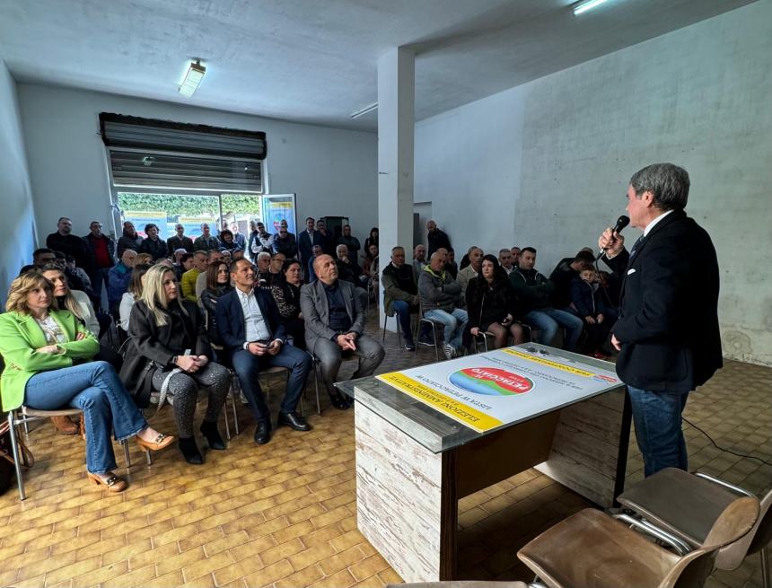 Il neo candidato sindaco col senatore Costanzo Della Porta e Roberto Di Pardo