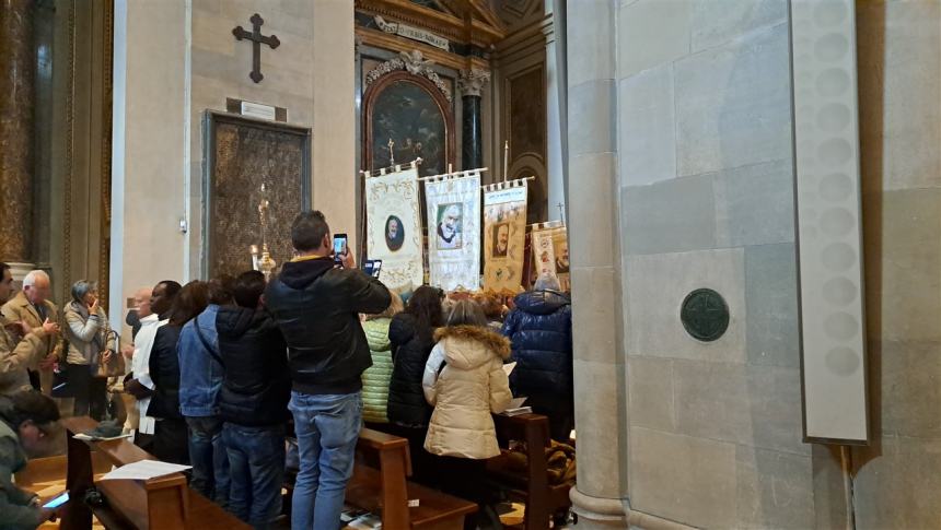 Il gruppo di preghiera della parrocchia San Francesco al Santuario di Loreto