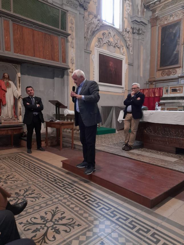 In tanti  alla presentazione del libro di Marco Patricelli "Tagliare la corda"