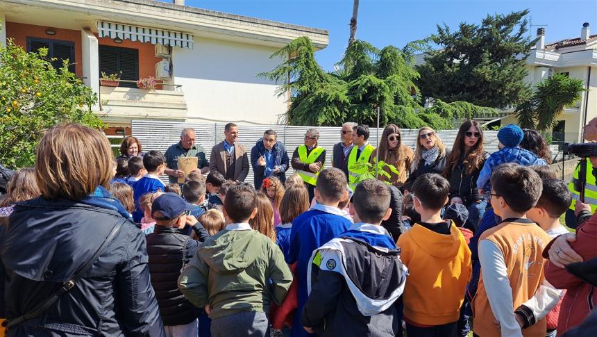 "Il giuramento del leccio", bimbi di San Giacomo piantano nuovi alberi