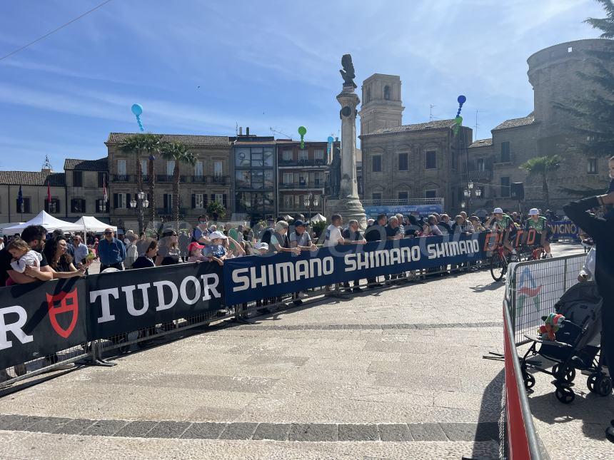 Piazza Rossetti in festa: da Vasto parte il Giro d’Abruzzo