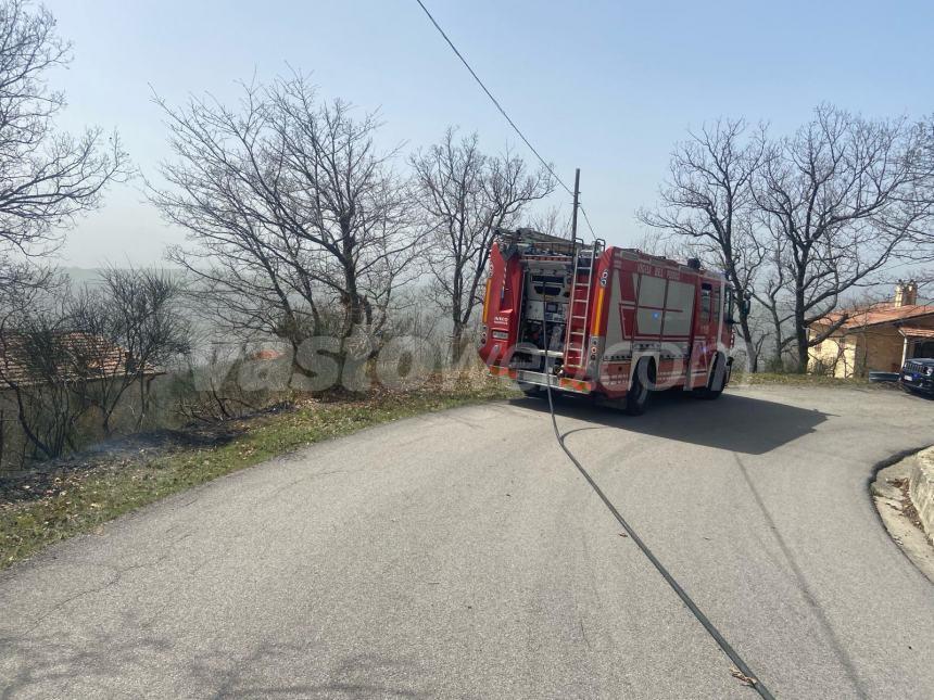 Incendio a Schiavi d’Abruzzo, intervengono  i vigili del fuoco di Vasto 