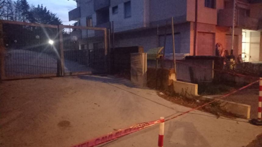 Tranciato per errore cavo elettrico, 118 famiglie al buio in via Asia e dintorni