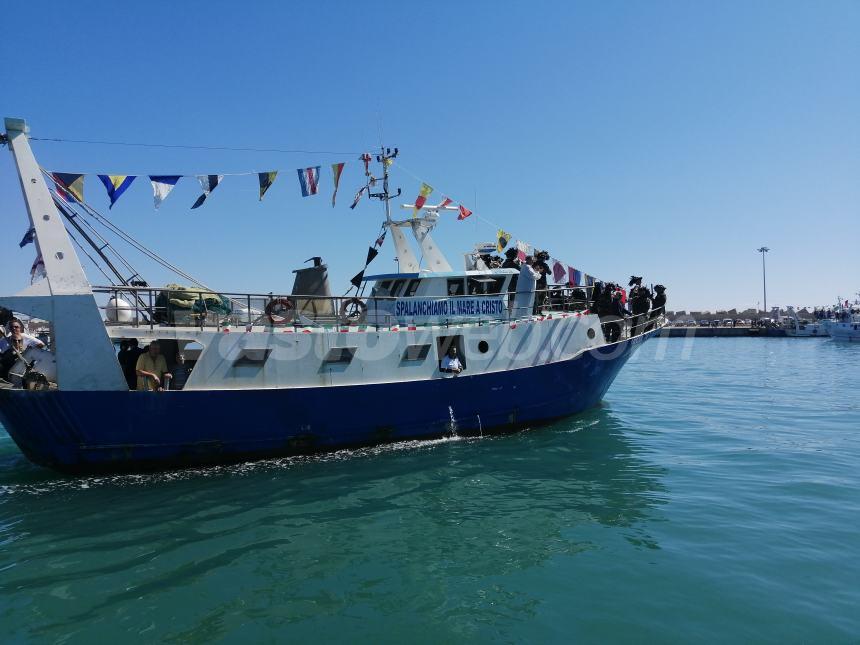 Madonna di Pennaluce, in tanti alla processione in mare: "Emozione di fede e tradizione" 