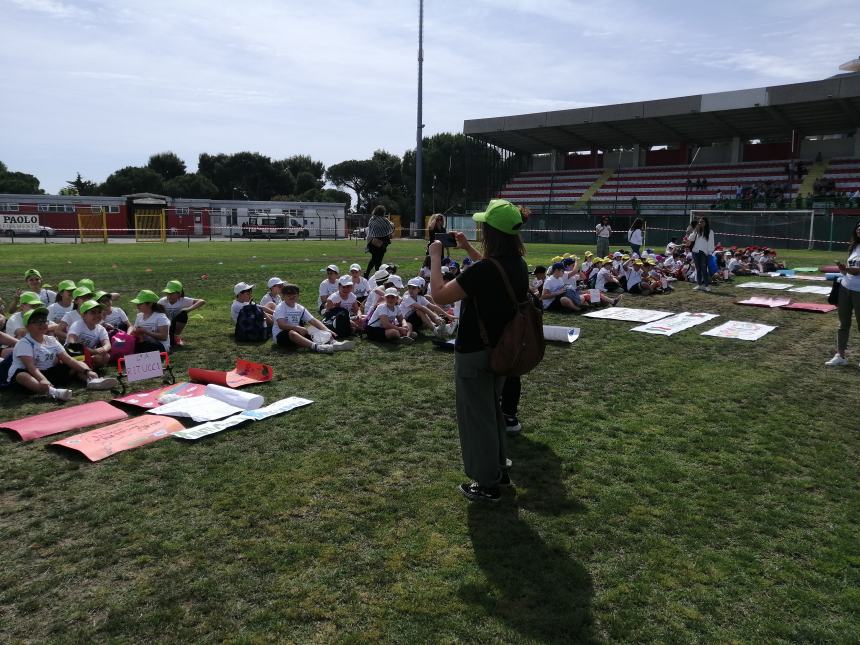 250 studenti alla corsa contro la fame: “Ogni giro è un dono per il Bangladesh”