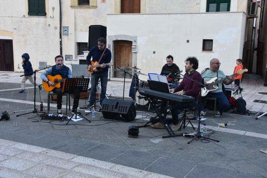 Lo "struscio" festivo: musica e divertimento nel Primo maggio termolese