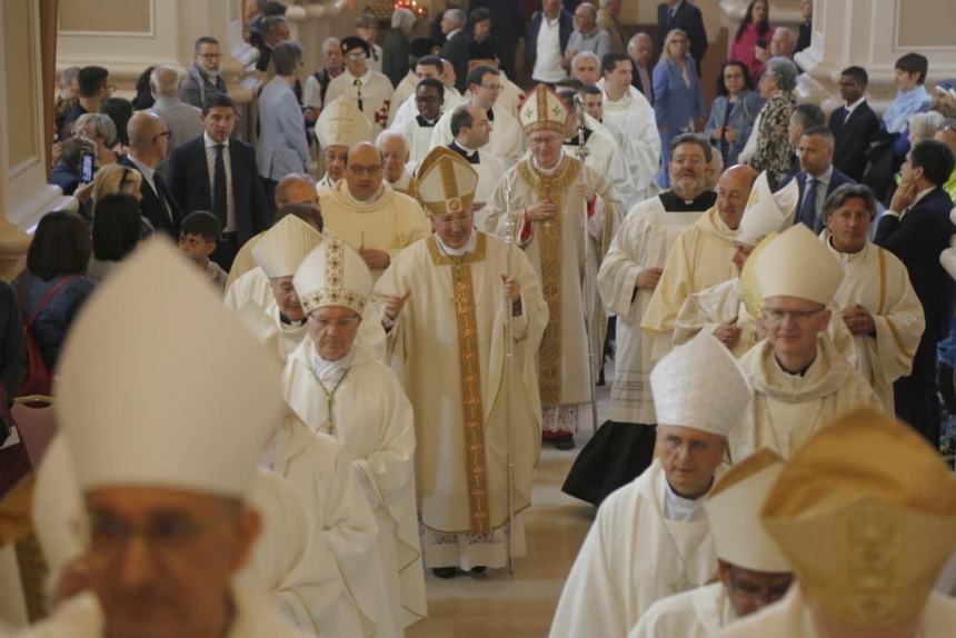 A Chieti  la cerimonia di ordinazione di Mauro Lalli come Arcivescovo e Nunzio Apostolico