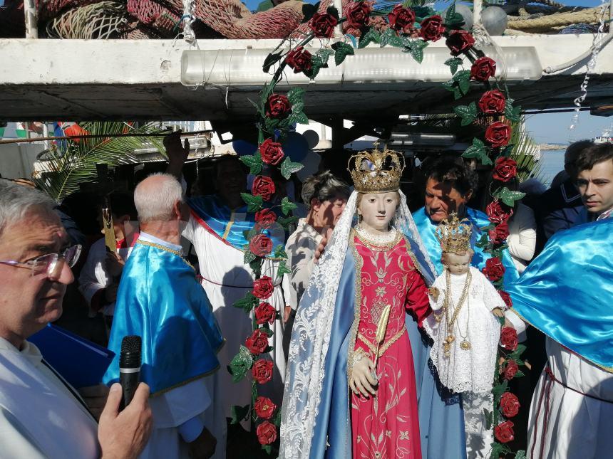 Madonna di Pennaluce, in tanti alla processione in mare: "Emozione di fede e tradizione" 