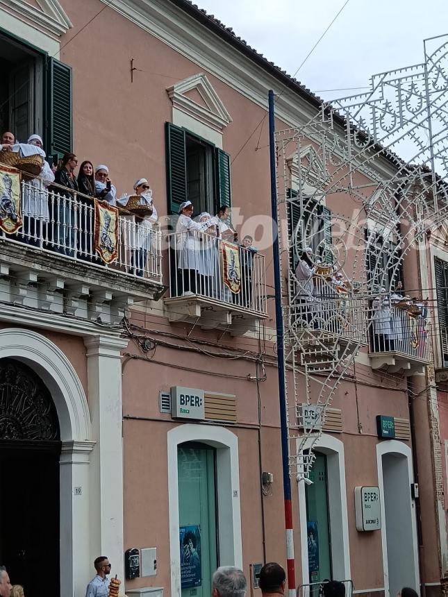 Pollutri in festa: si rinnova il tradizionale lancio dei taralli