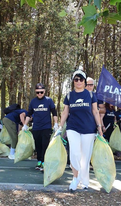 A San Salvo in azione i volontari di Plastic Free con oltre 20 sacchi di rifiuti  raccolti 