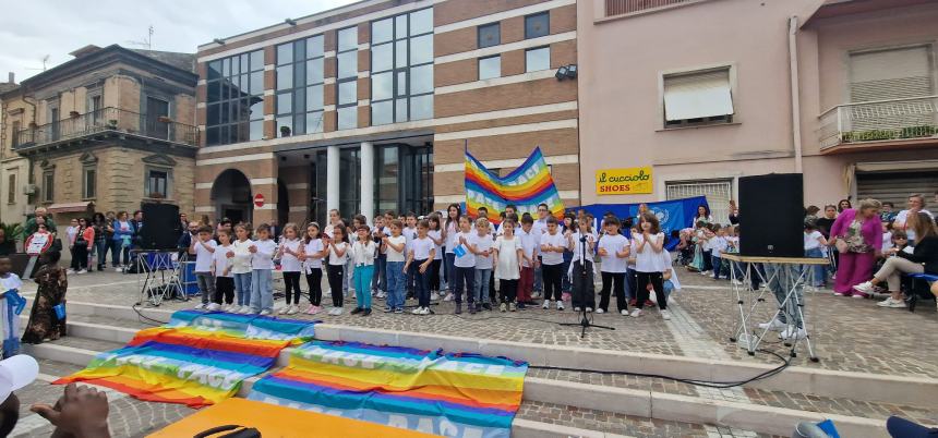 Canti e balli a San Salvo al “Rodari e Unicef in festa” per l’importanza dei diritti dei bambini