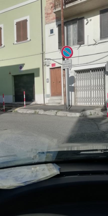 "Diminuiscono i posti auto nel centro storico, si riservino dei posti per residenti in via Cavour"
