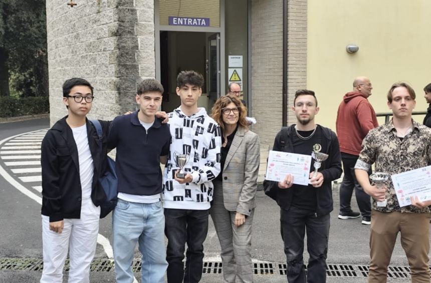 La squadra del Mattei di Vasto vince il 1º posto regionale ai “Giochi della chimica”