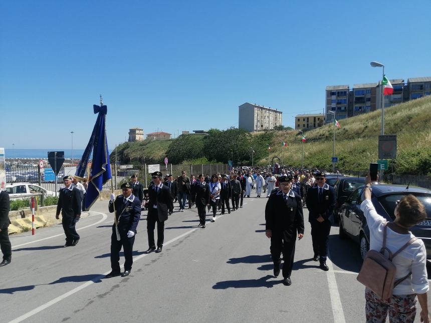 Madonna di Pennaluce, in tanti alla processione in mare: "Emozione di fede e tradizione" 