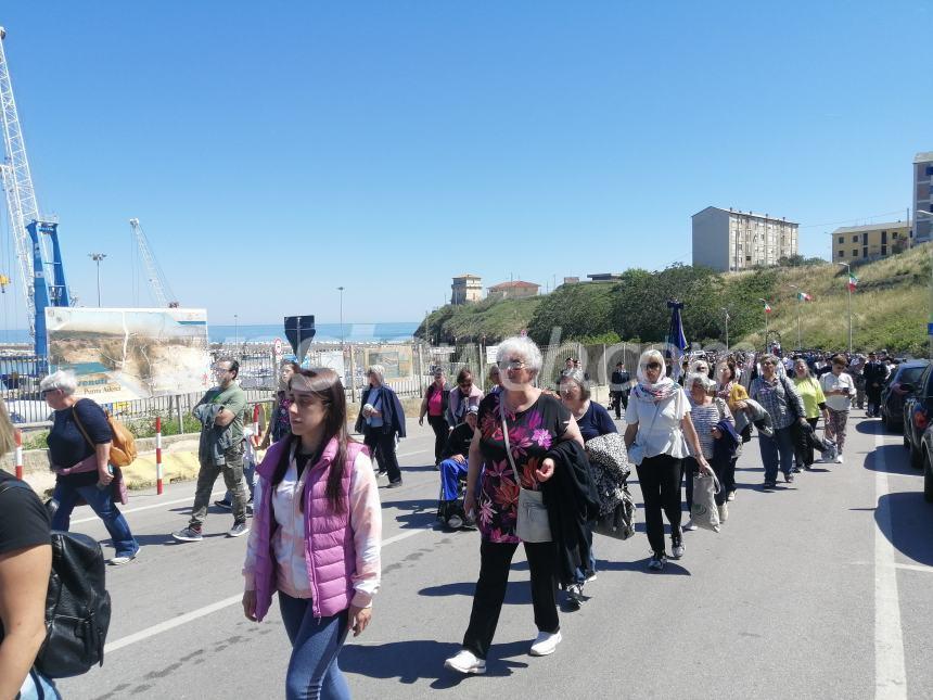 Madonna di Pennaluce, in tanti alla processione in mare: "Emozione di fede e tradizione" 