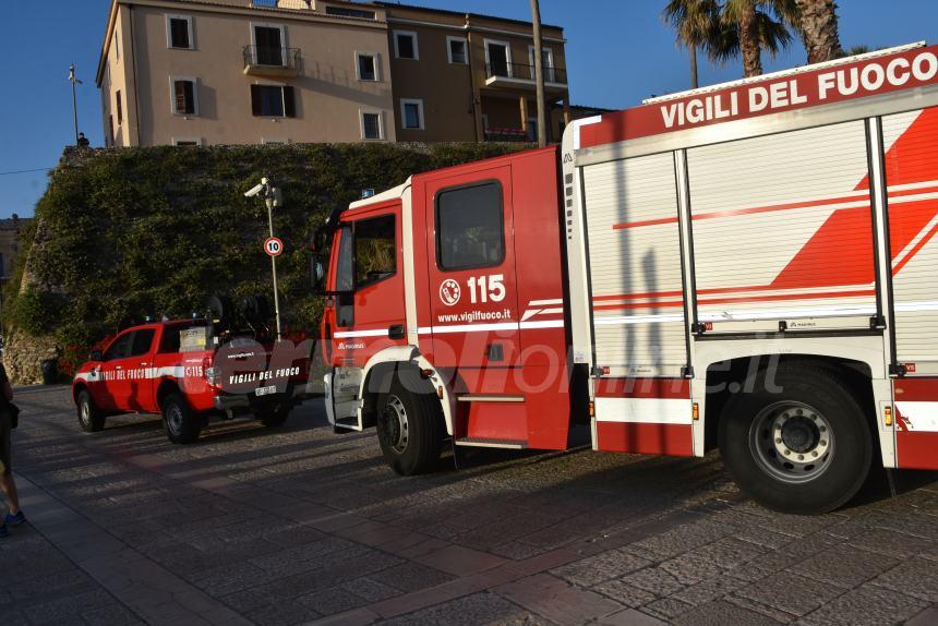 Vigili del fuoco in via Roma