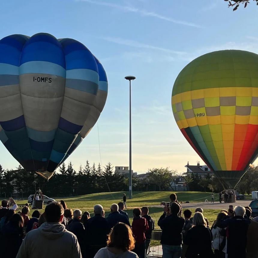 Ariosa punta alle stelle, spettacolo adrenalinico nei cieli di San Giovanni Rotondo 