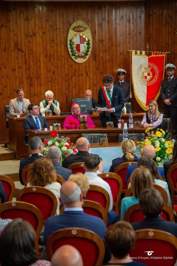 Il neo Monsignor Lalli in municipio, Menna: “Questa nostra  Vasto gioisce con te”